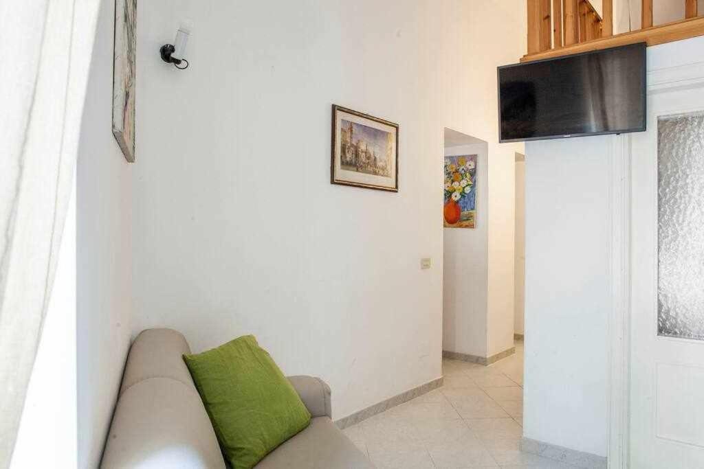 Donna Sara In Corte Amalfitana